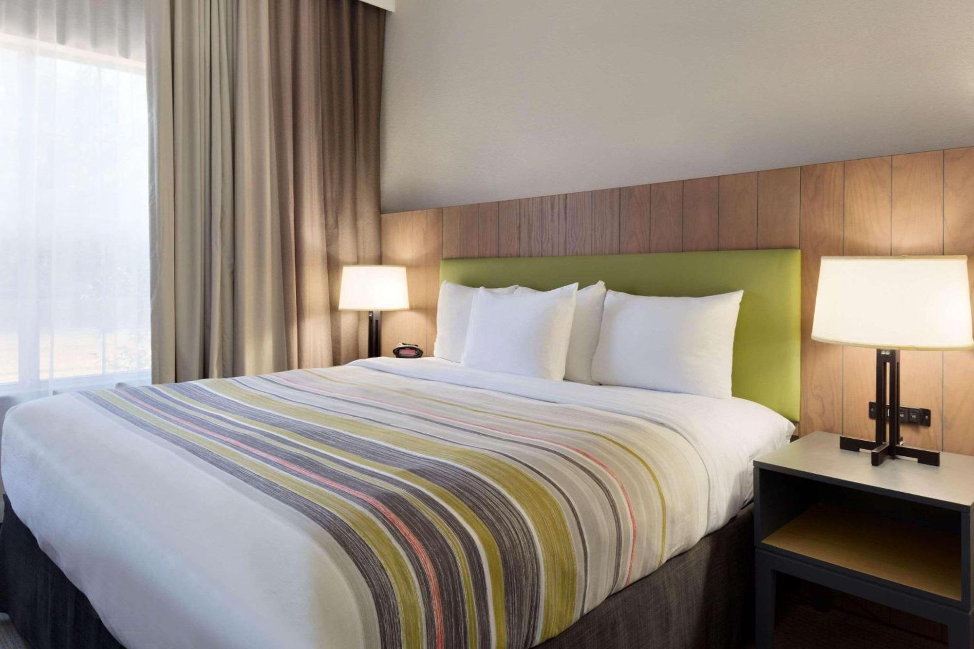 Country & By Radisson, I-95, Ga Hotel