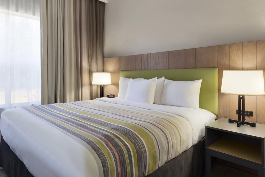Country & By Radisson, I-95, Ga